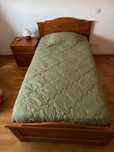 Cama de Solteiro em Madeira + Mesa de Cabeceira