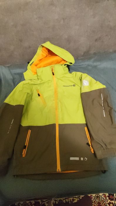 Куртки на рост от 128-140 по 200грн