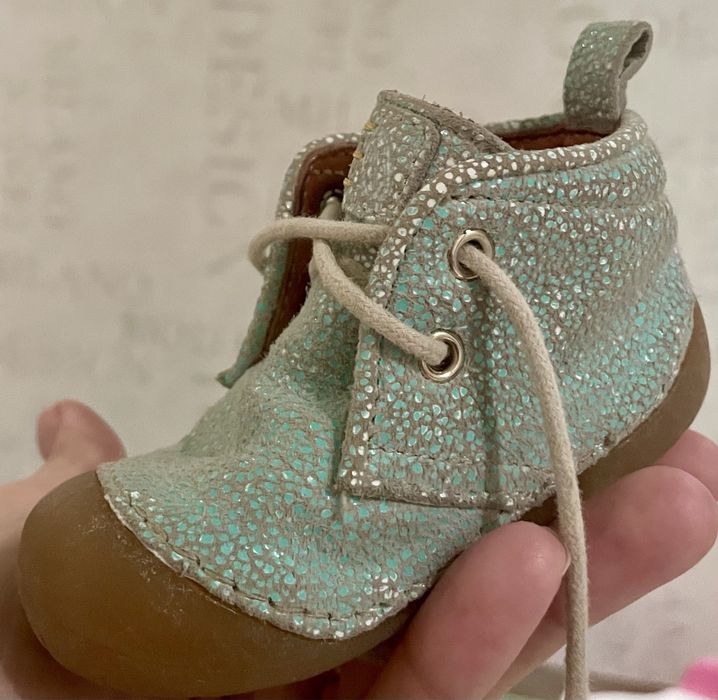 Дитяче шкіряне взуття