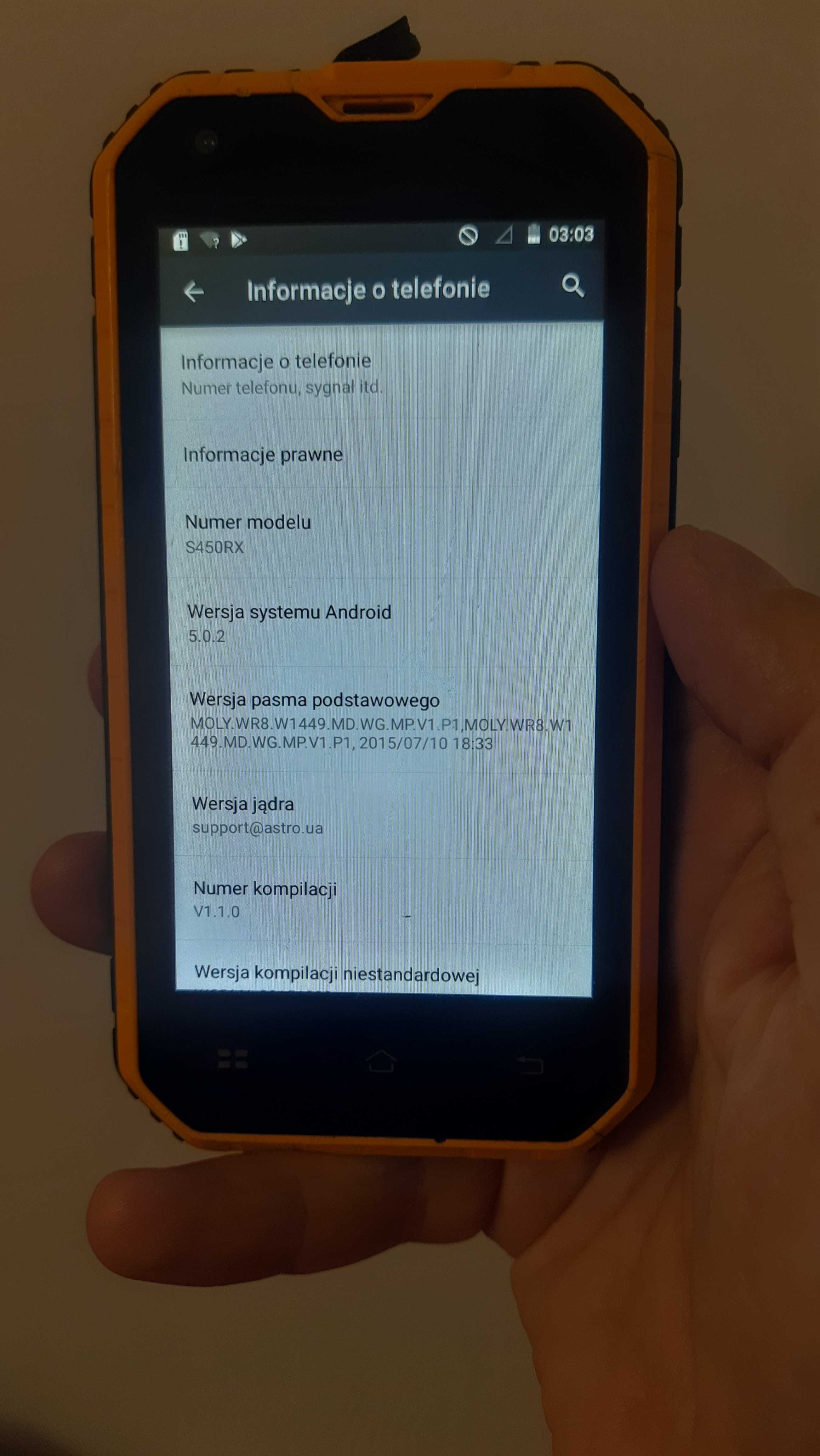 Smartfon, telefon, gniazdo karty SIM nie działa.