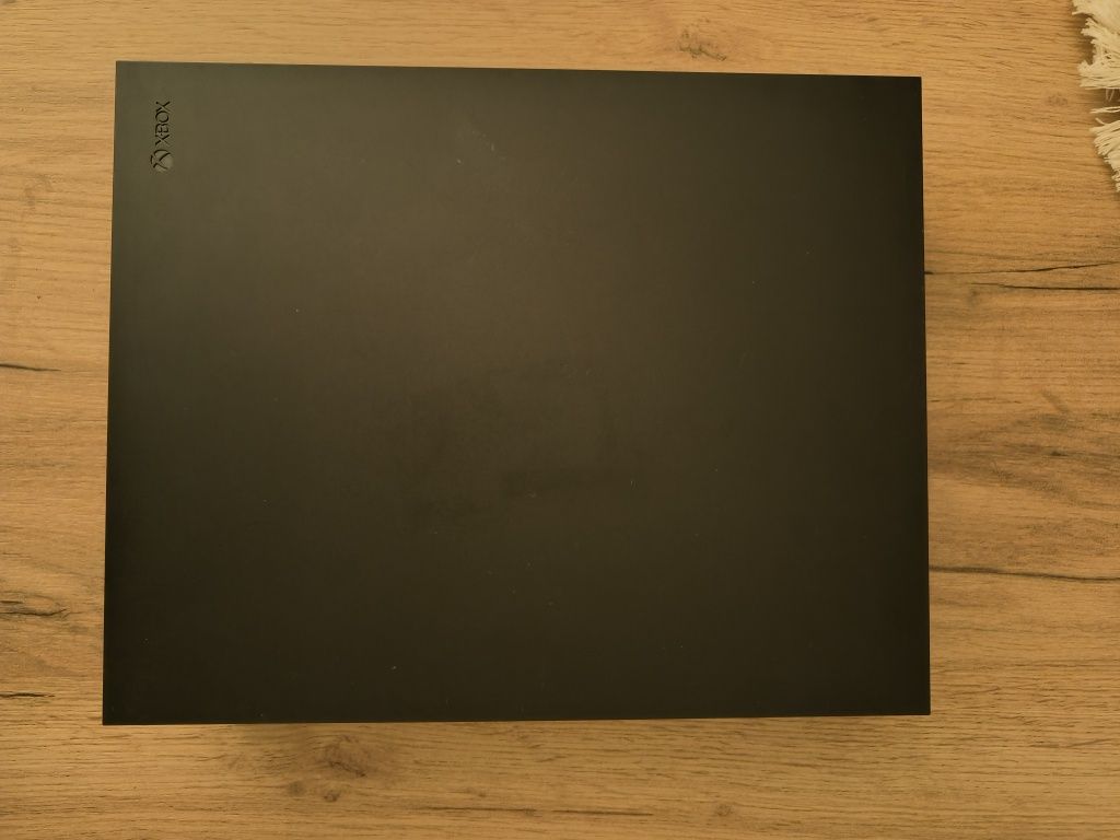 Xbox One X 1TB + Orginalny Pad