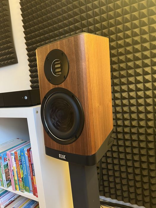 Elac Vela BS 403 Orzech olejowany - glosniki podstawkowe.