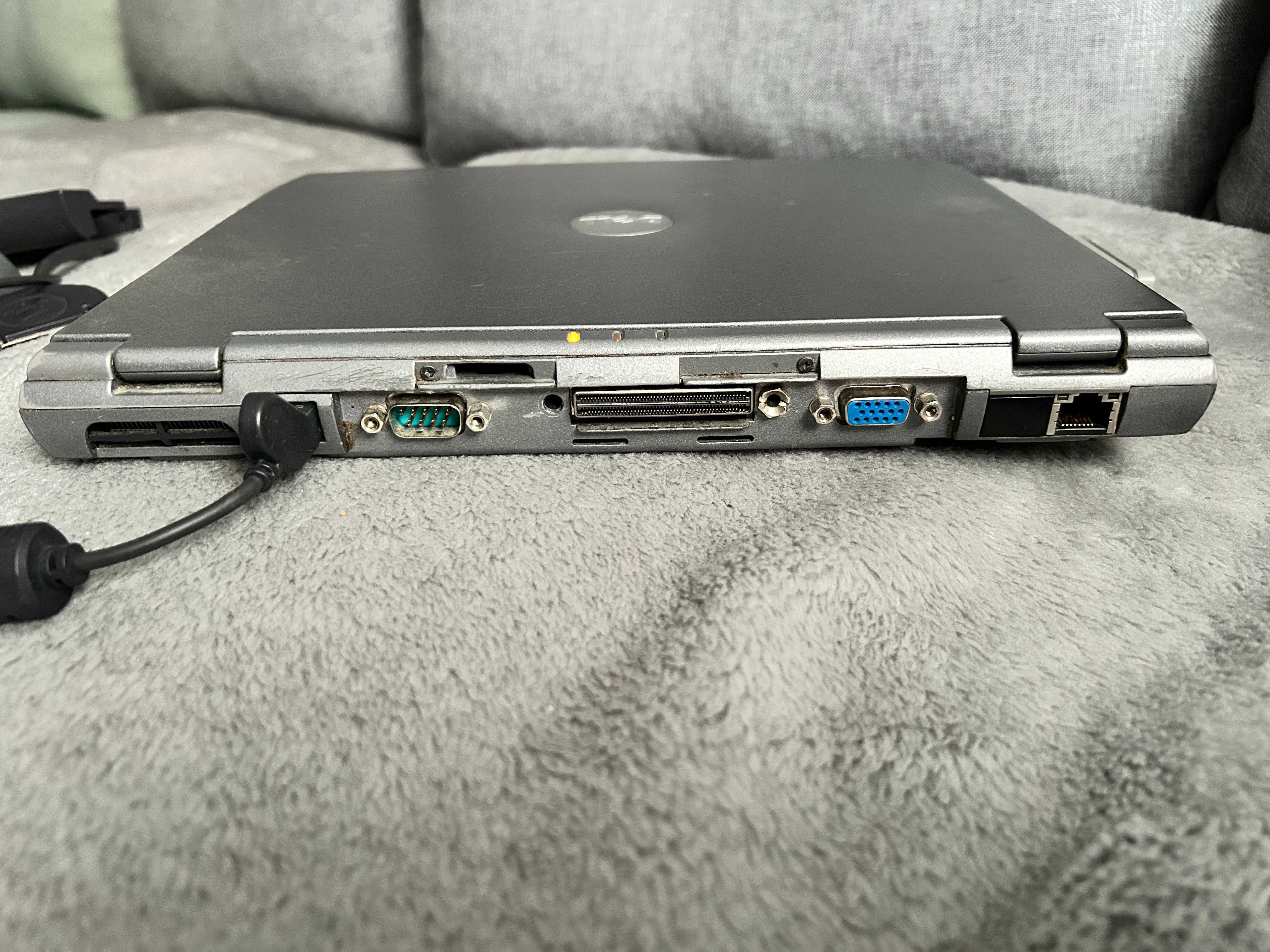 Dell Latitude C400 duży zestaw wraz z zasilaczem