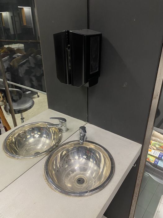 Lavatório inox redondo com torneira