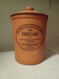 Pote/recipiente inglês destinado a guardar pão