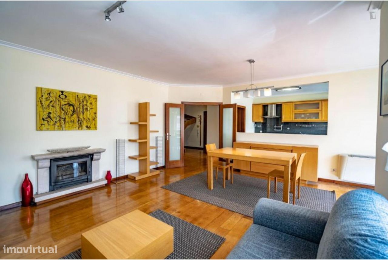 516983 - Quarto com cama de casal em...