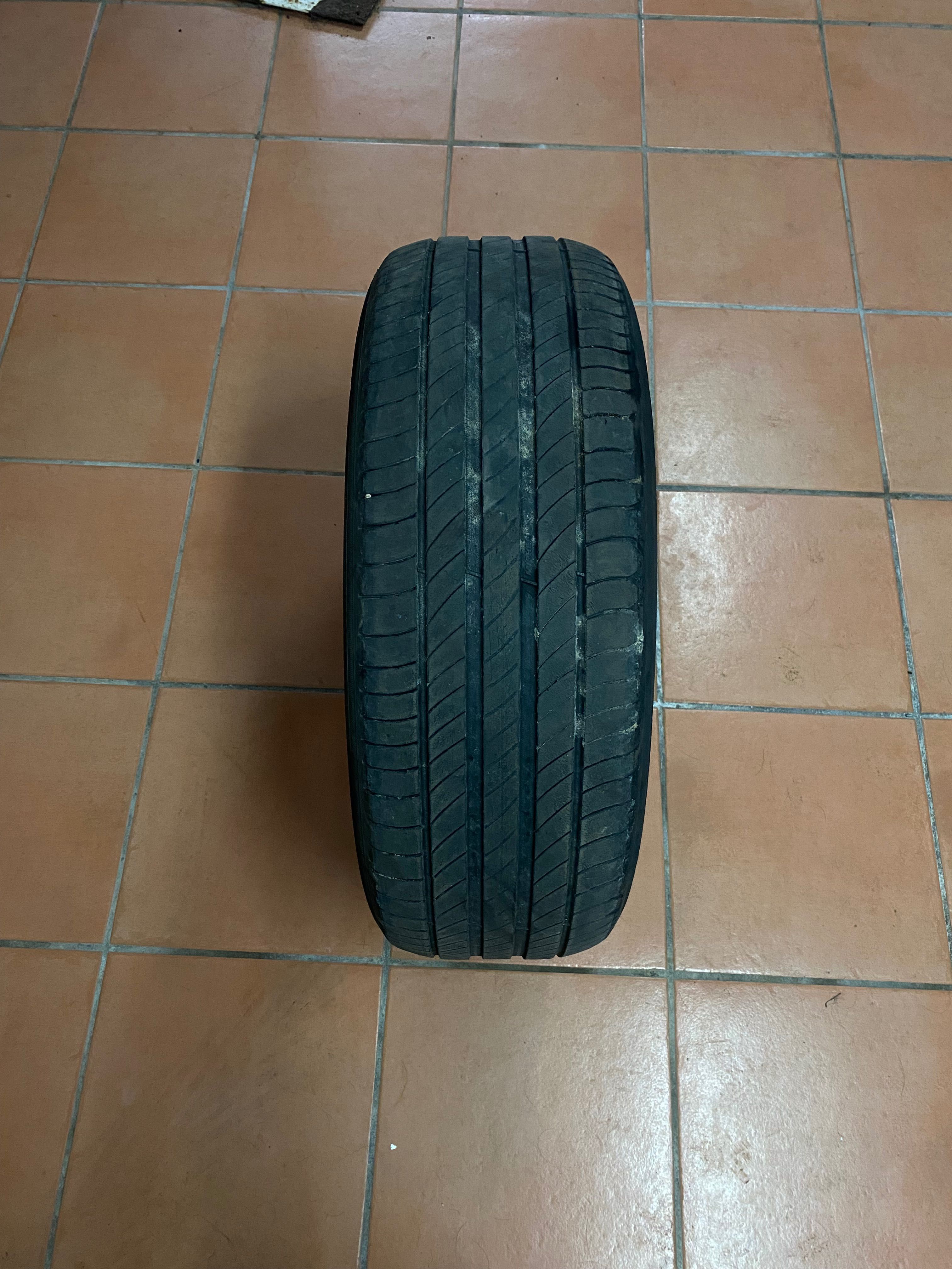 Pneu de Peugeot 2008