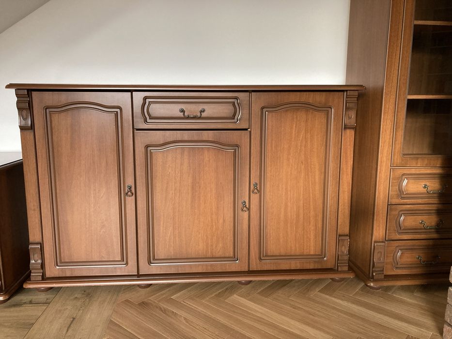 Komplet mebli (komoda, słupek, stolik po TV)