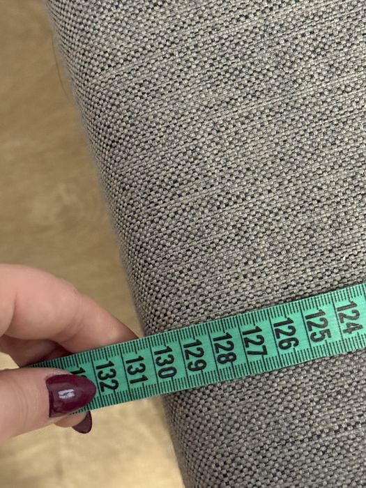 Szara sofa z funkcją spania