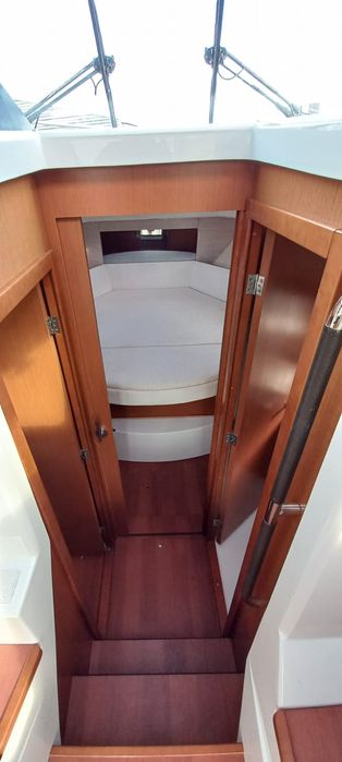 Jacht motorowy jeanneau, łódź motorowa