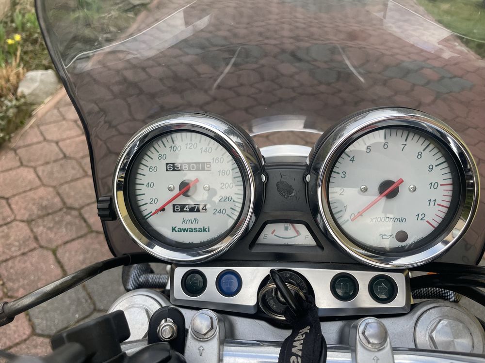 Kawasaki zr-7.