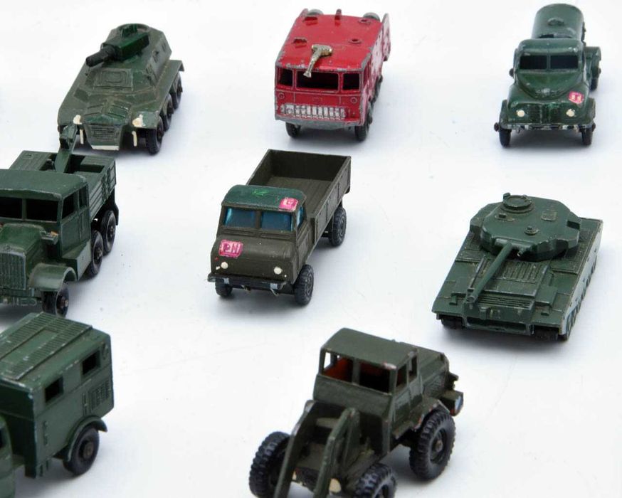 Carrinhos Antigos da minha infância 20 carros militares Lesney anos 60