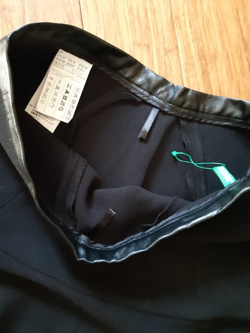 Benetton czarna rozkloszowana spódnica mini falbany S