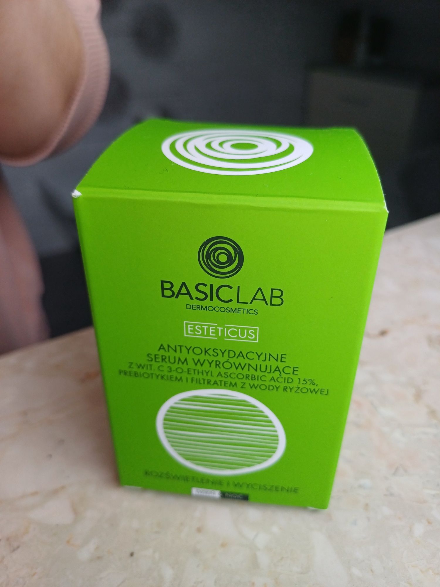 Serum z witaminą C Basiclab 15ml, antyoksydacyjne wyrównujące koloryt