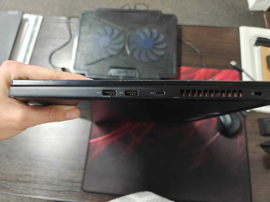 Asus ROG Zephyrus S17, Core i7, RTX 2060, 32Ram/1Tb.