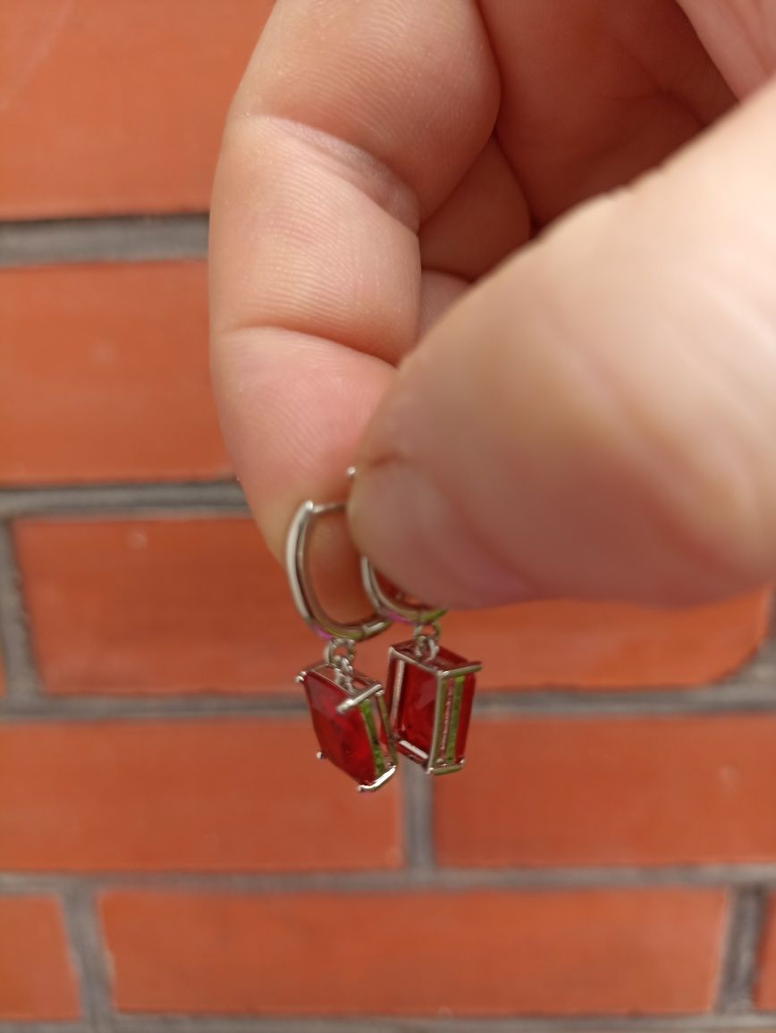 Серьги,кульчики с красным камнем,925 проба
