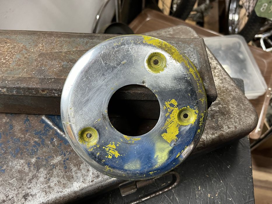 WSK M06 Z M150 B1 dekiel kola przod oryg slask