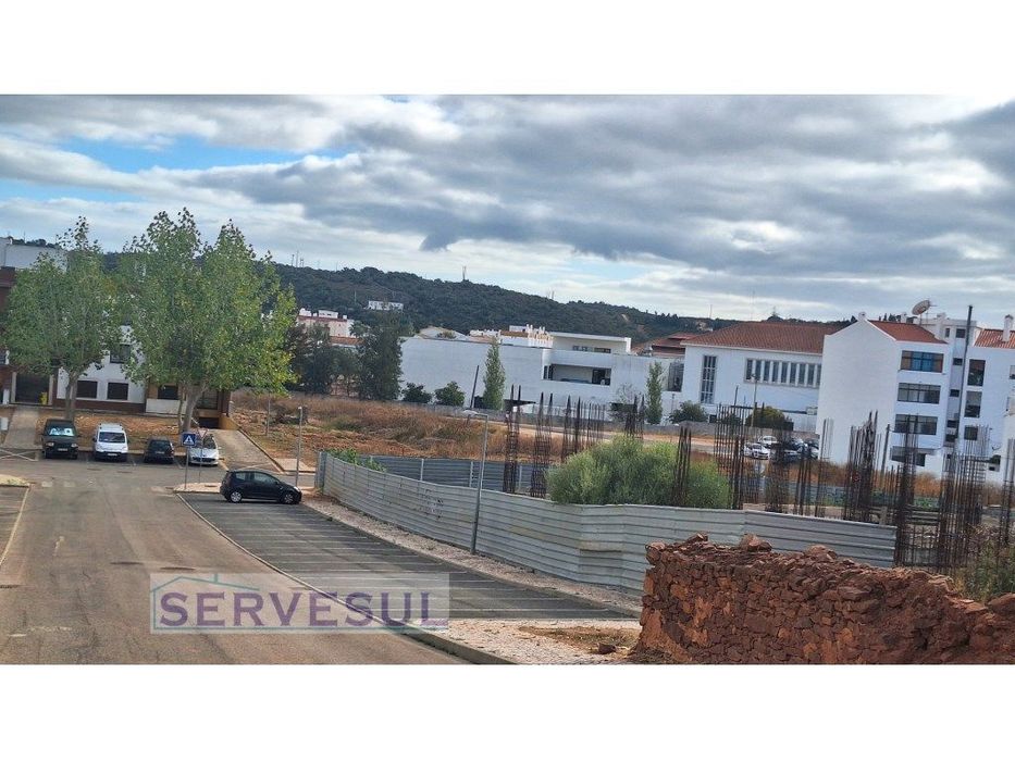 Lote de terreno para construção de moradia, localizado numa urbaniz...