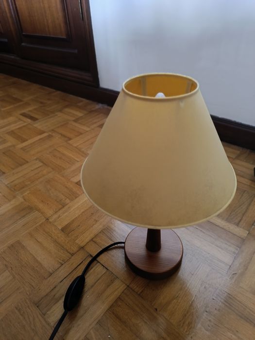 Candeeiro mesinha de cabeceira