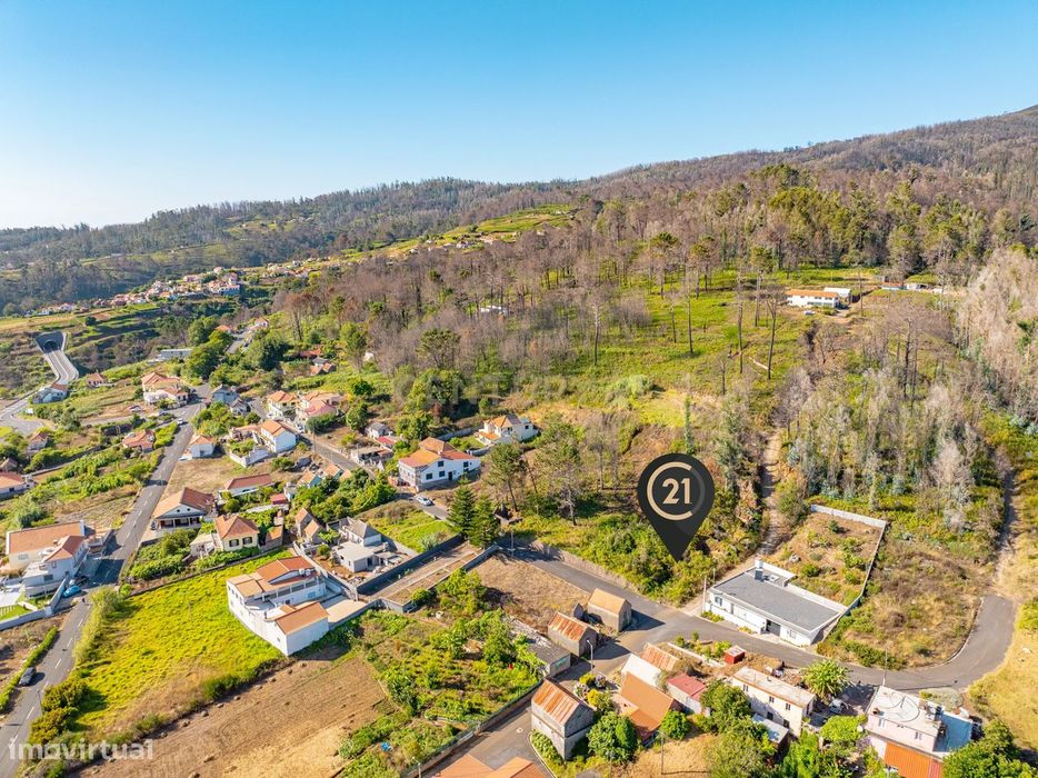 Terreno Rústico com Palheiro para Recuperação - Fajã da Ovelha