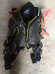 Botas e colete de enduro