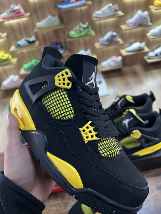 Кросівки Nike Air Jordan 4 Thunder Yellow Retro