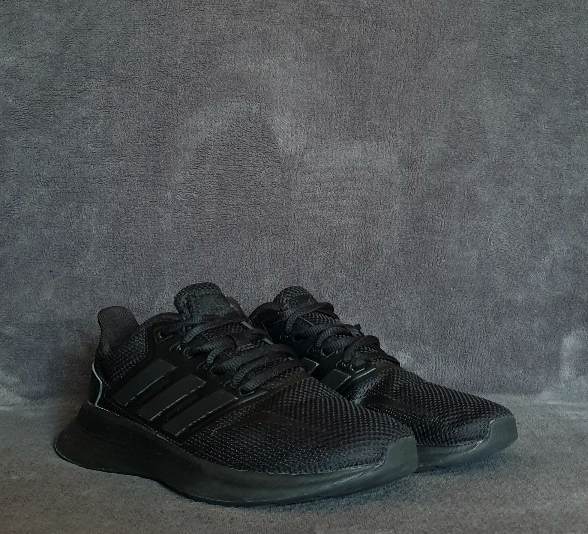 Uniwersalne unisex czarne buty sportowe marki Adidas Runfalcon Shoes r