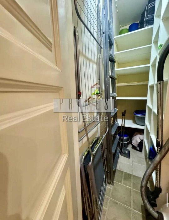 Продаж 2к квартири, вул. Хмельницького Богдана, 84, Центр