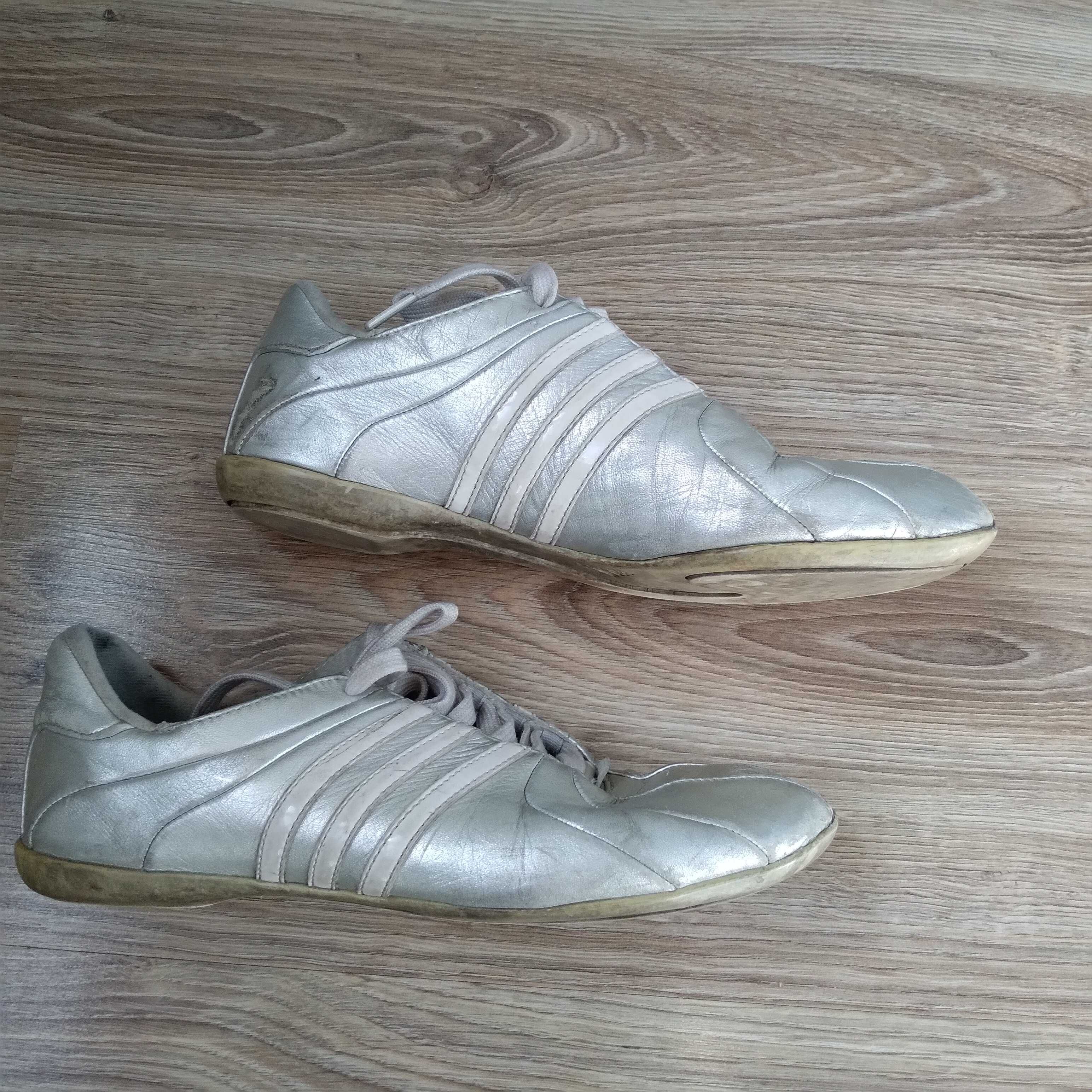 Buty adidas srebrne skòra naturalna