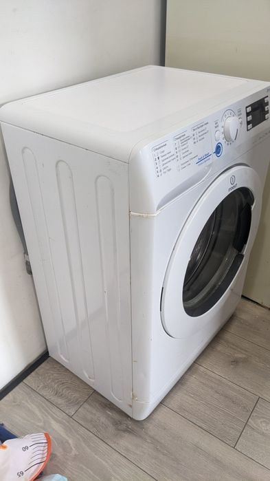 Пральна на машина Indesit