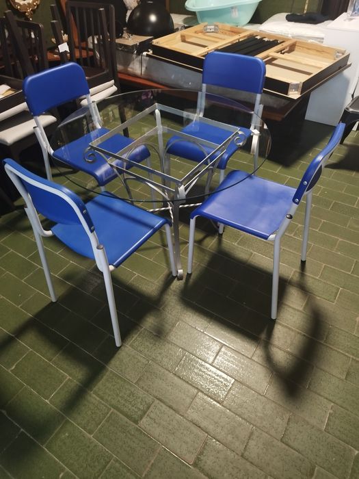 Mesa e 4 cadeiras
