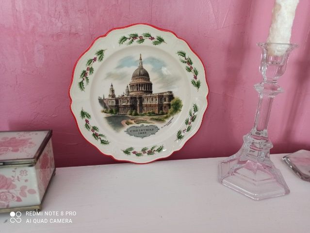 Piękny talerz Christmas 1983 porcelanowy kolekcjonerski Wedgwood