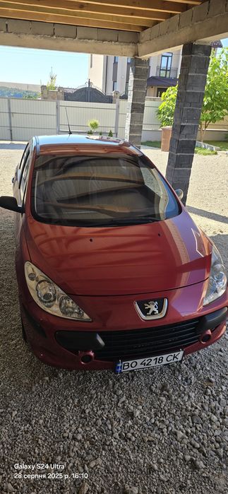 Автомобіль пежо 307