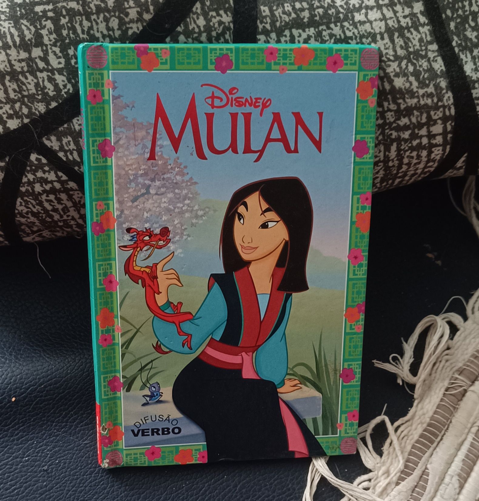 Livro Mulan da Dysney