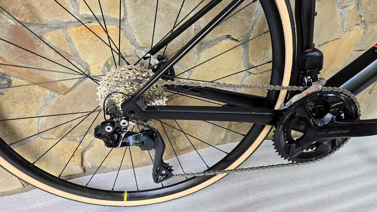 Карбоновий шосейний велосипед BMC Roadmachine 01 FIVE Ultegra Di2