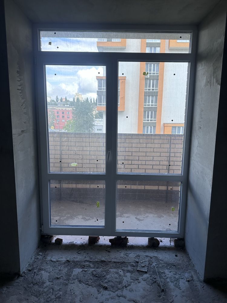 Двері на балкон