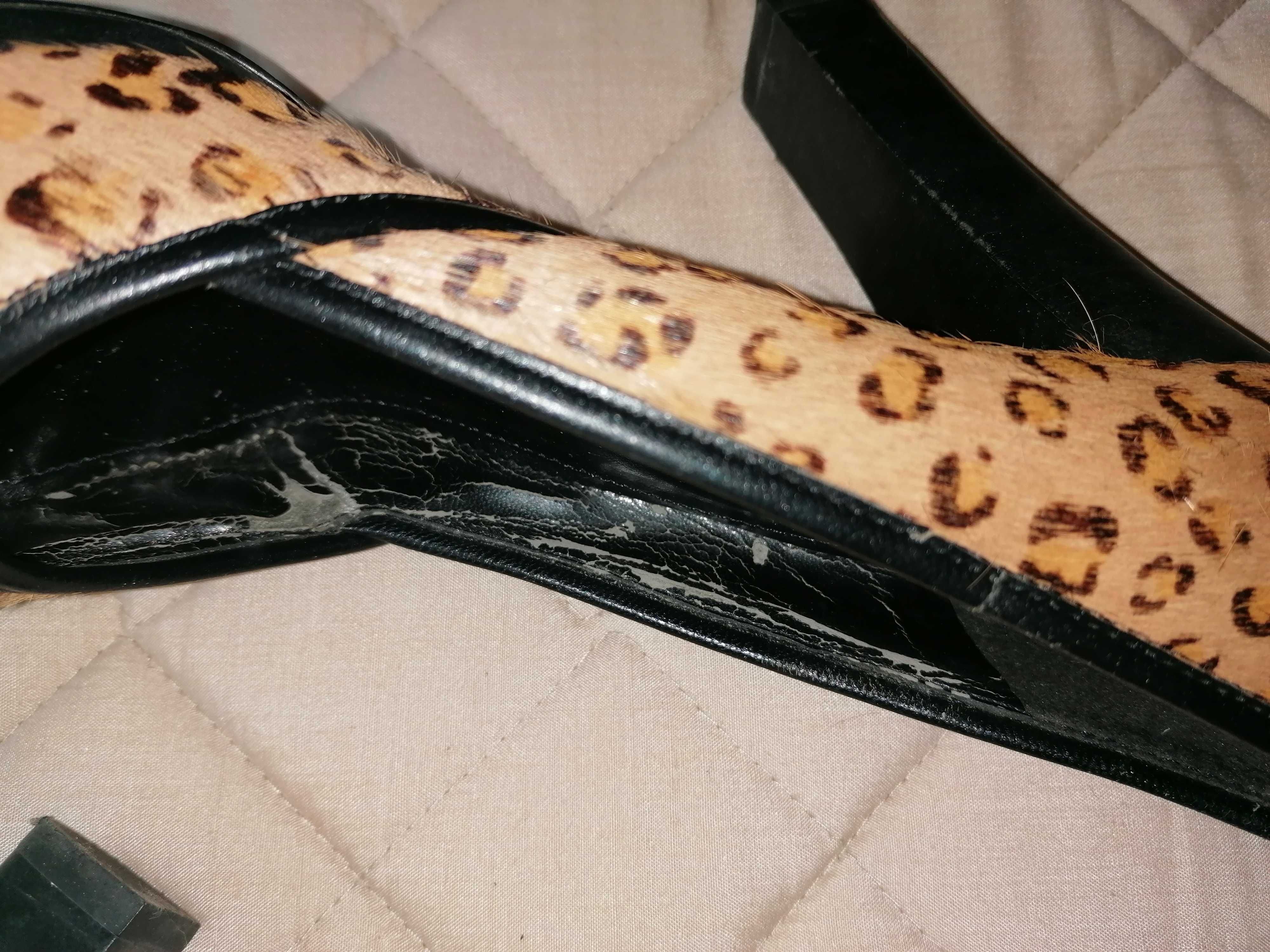 Sapato Tacão Alto - padrão Leopardo