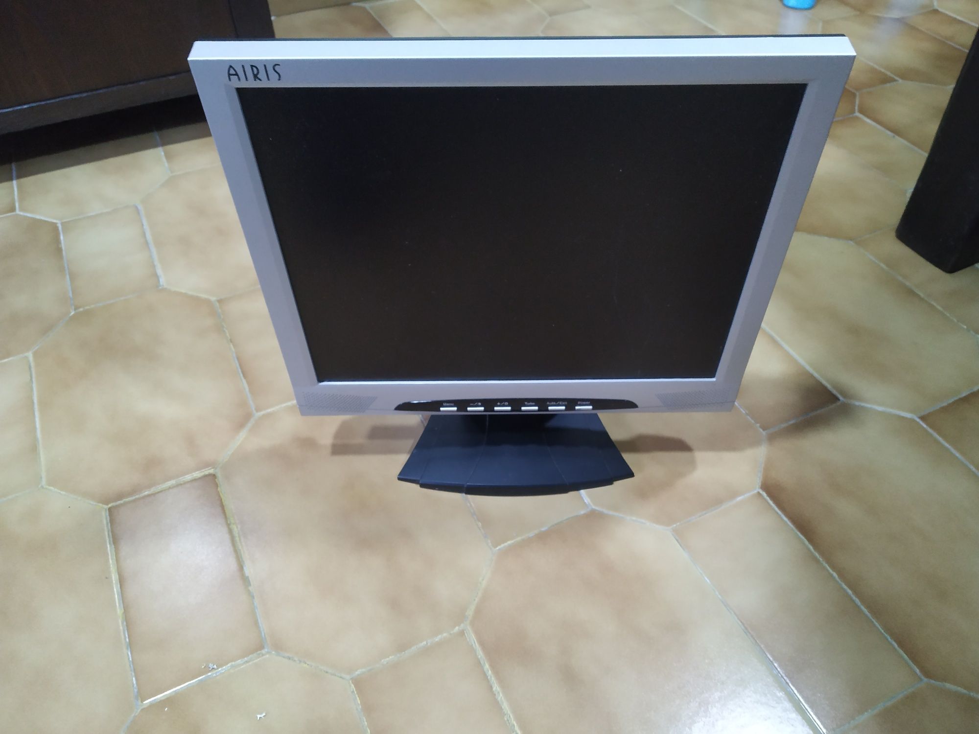 Monitor Airis 15"