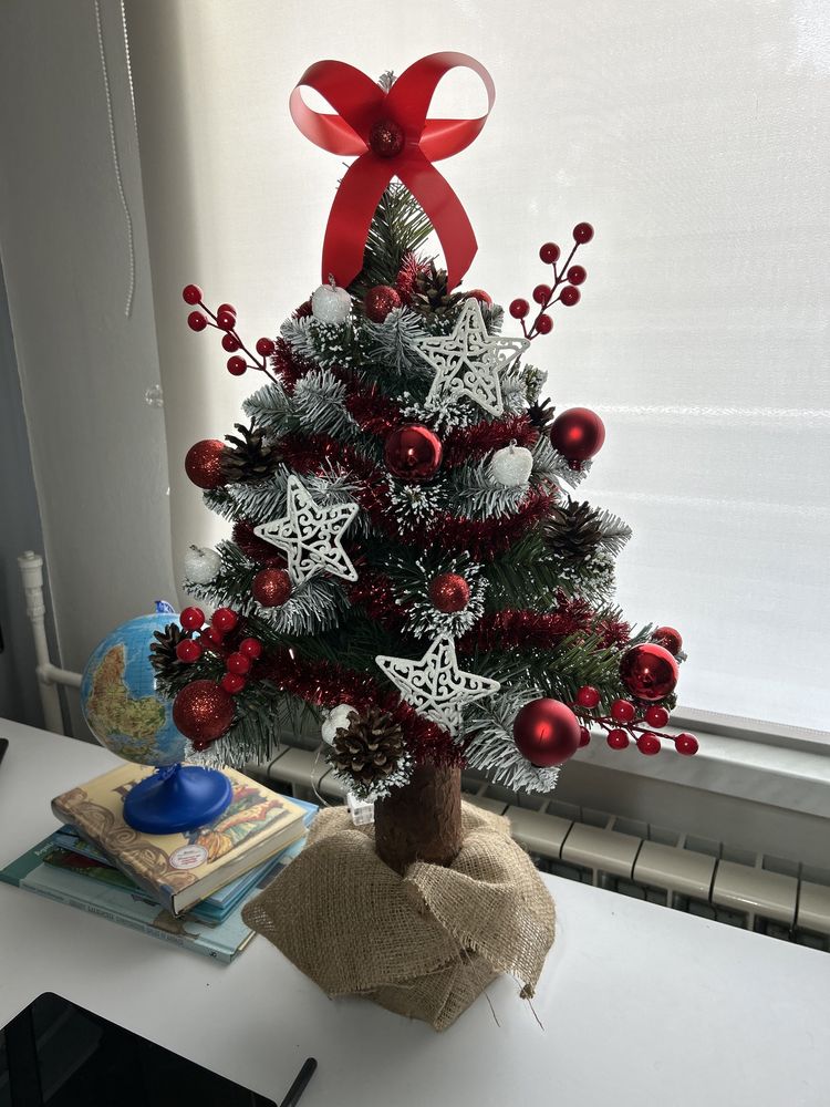 Choinka w doniczce z dekoracją i ozdobami - 70 cm