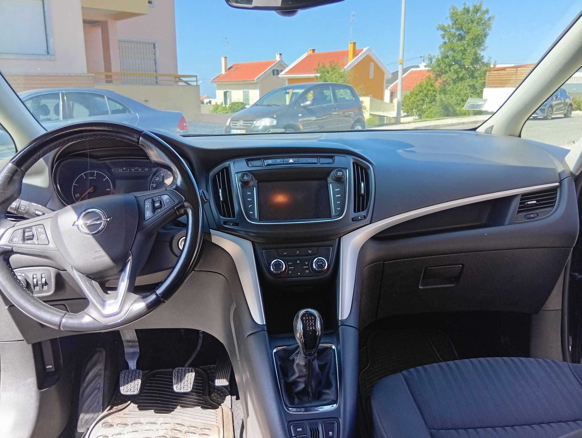 Zafira 2018 7 Lugares • Espaçosa, Confortável e Fiável