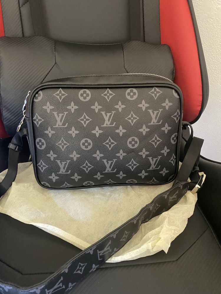 Louis Vuitton Bolsa Outdoor Messenger Black