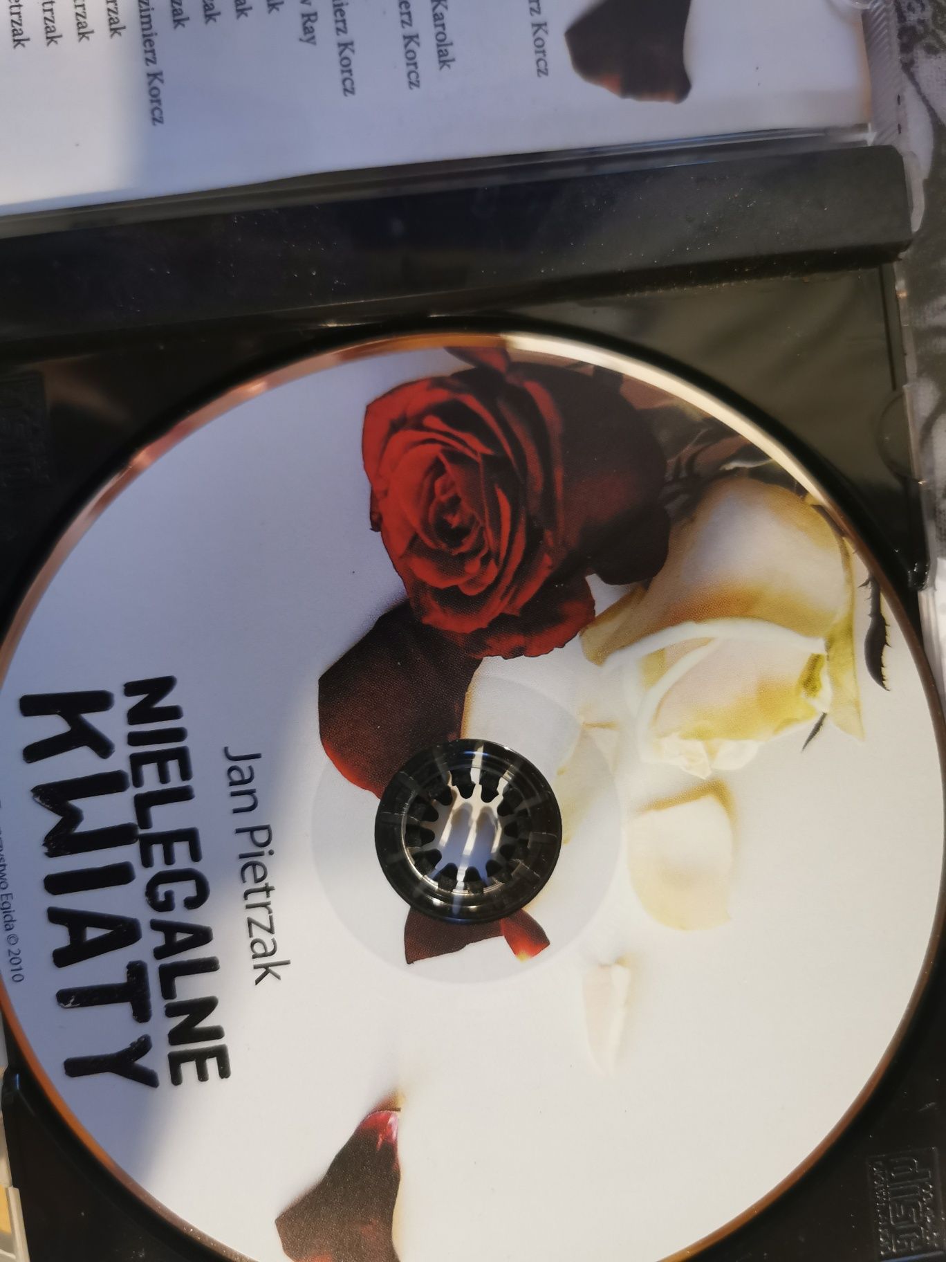 Płyta CD - nielegalne kwiaty