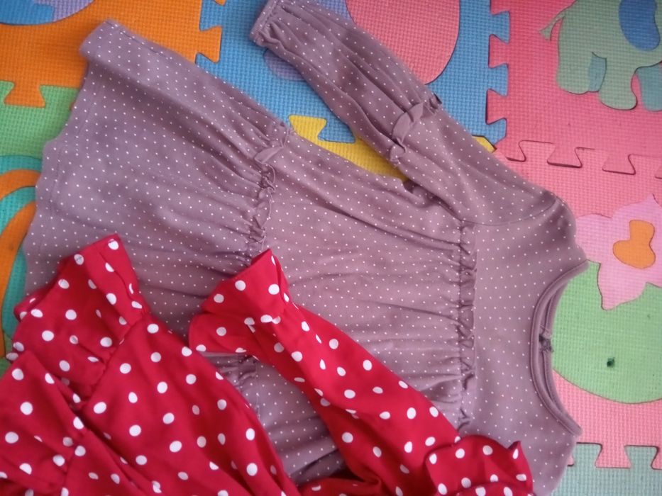 Віддам для дівчинки плаття, куртки