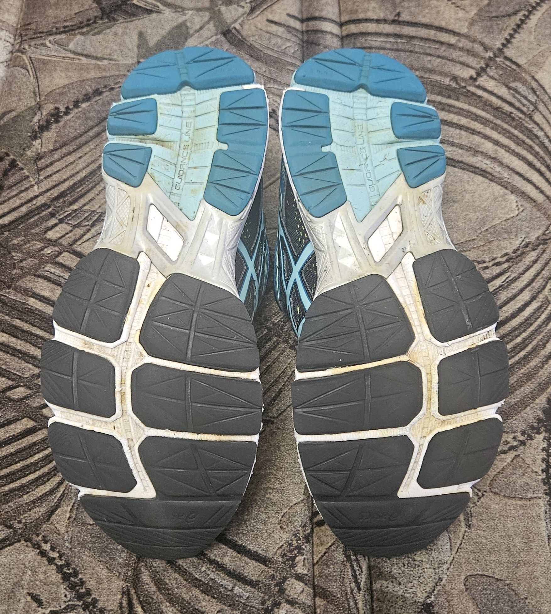 Кросівки бігові ASICS GT-1000 4