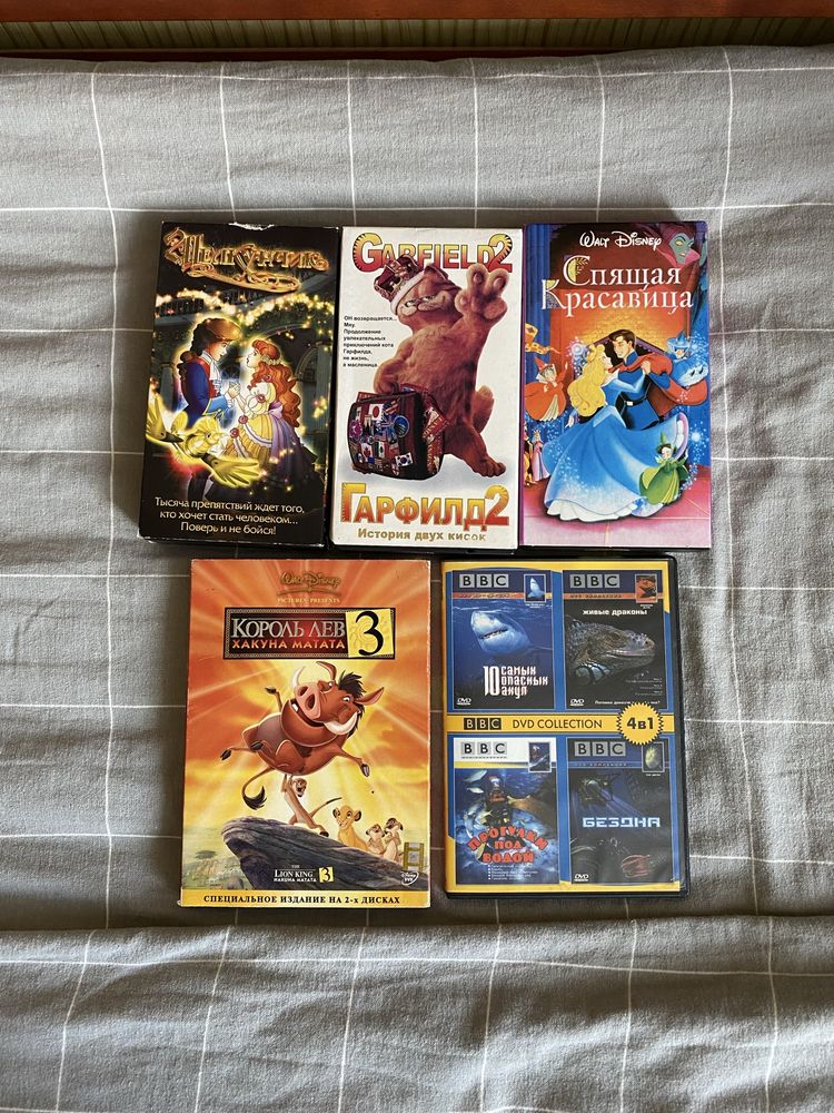 Відеокасети та диски з мультфільмами Disney/Король Лев/про акул