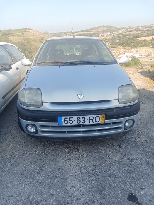 Renault clio 1.5dci avariado