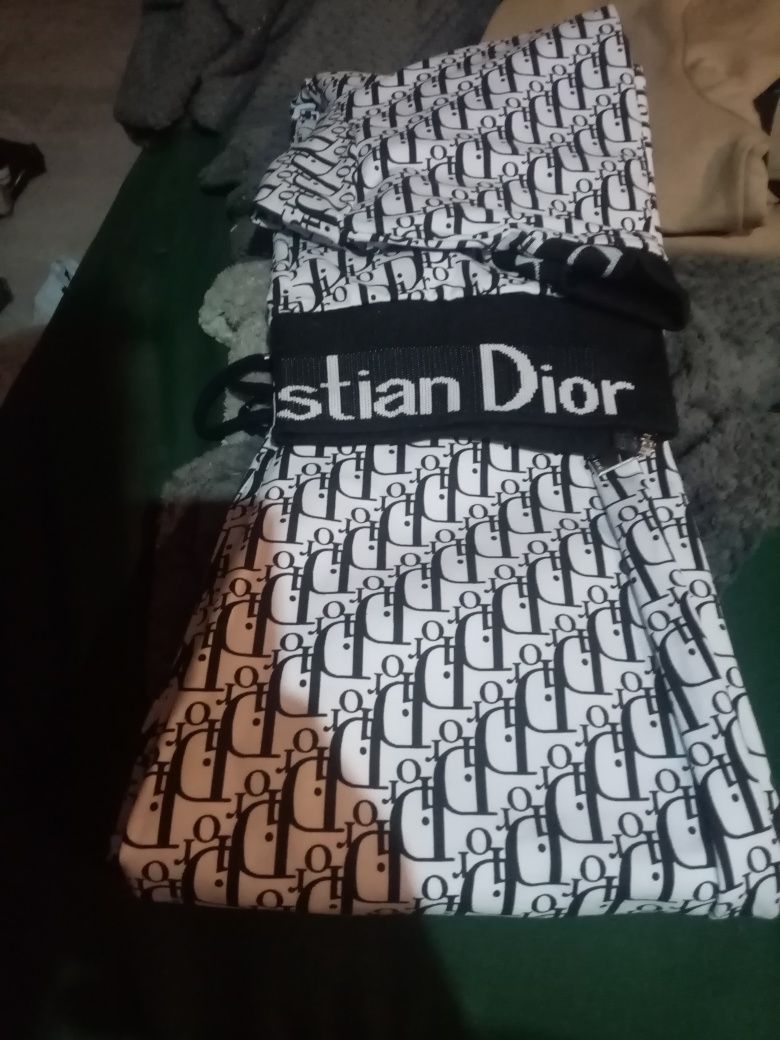 Sprzedam nowy oryginalny dres dior