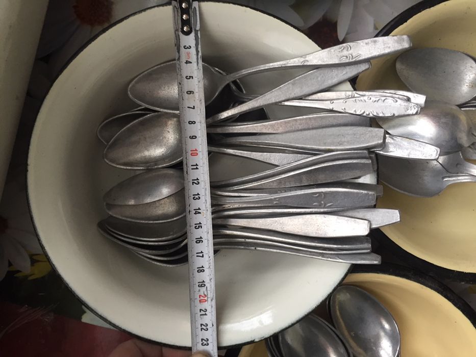 Миски емалировані  великі і менші