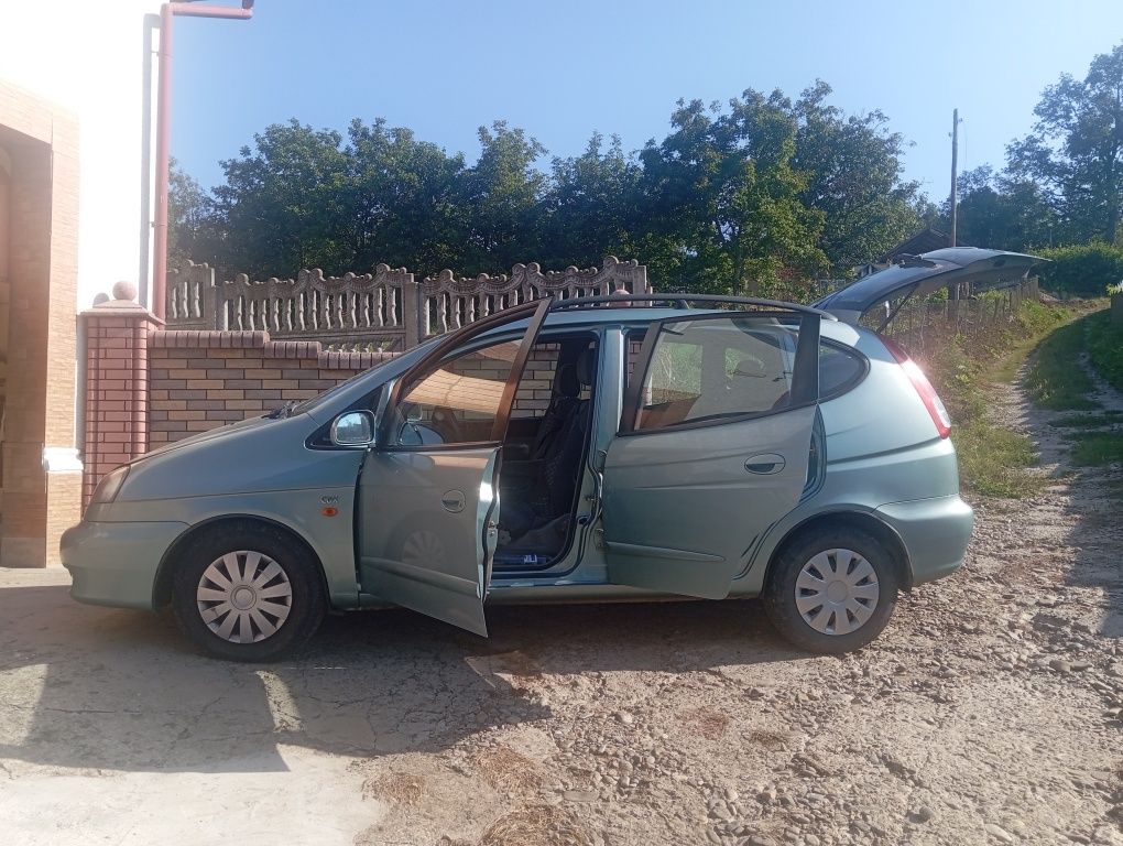 Автомобіль Daewoo Rezzo