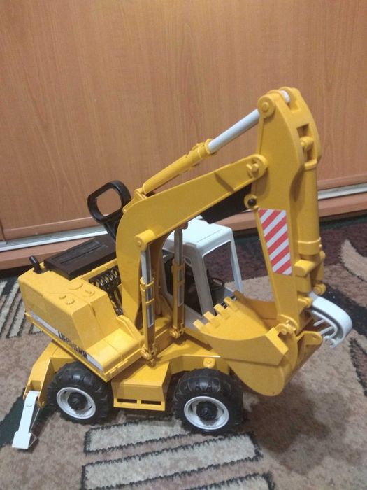 Екскаватор, бульдозер Liebherr Bruder